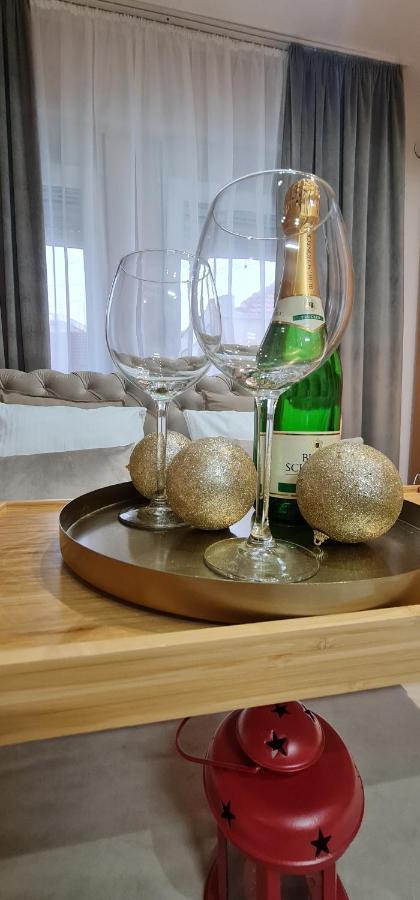 Design Apartment Business Lux 4 Star "Rio" Completely Business Lux Place In The City Center & Free Included Industry Optical Wifi & Netflix & Keyless Code Entry & Full Smart App & Kitchen & Washing Machine & Wide Terrace & Secure 2 Parking Place Чуприя Екстер'єр фото