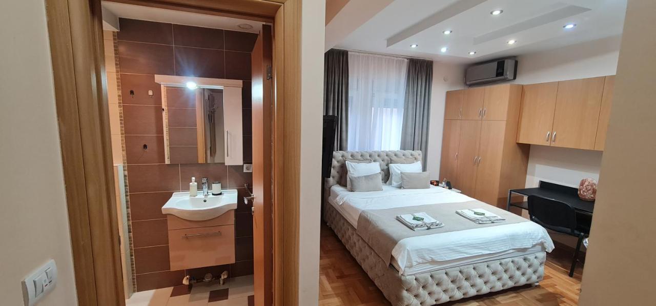 Design Apartment Business Lux 4 Star "Rio" Completely Business Lux Place In The City Center & Free Included Industry Optical Wifi & Netflix & Keyless Code Entry & Full Smart App & Kitchen & Washing Machine & Wide Terrace & Secure 2 Parking Place Чуприя Екстер'єр фото