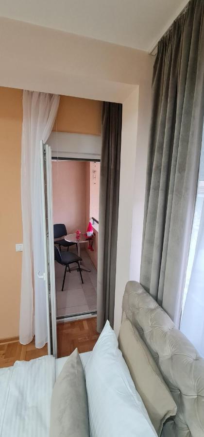 Design Apartment Business Lux 4 Star "Rio" Completely Business Lux Place In The City Center & Free Included Industry Optical Wifi & Netflix & Keyless Code Entry & Full Smart App & Kitchen & Washing Machine & Wide Terrace & Secure 2 Parking Place Чуприя Екстер'єр фото