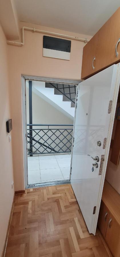 Design Apartment Business Lux 4 Star "Rio" Completely Business Lux Place In The City Center & Free Included Industry Optical Wifi & Netflix & Keyless Code Entry & Full Smart App & Kitchen & Washing Machine & Wide Terrace & Secure 2 Parking Place Чуприя Екстер'єр фото